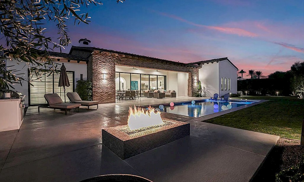 54225 Residence Club Cove backyard with pool