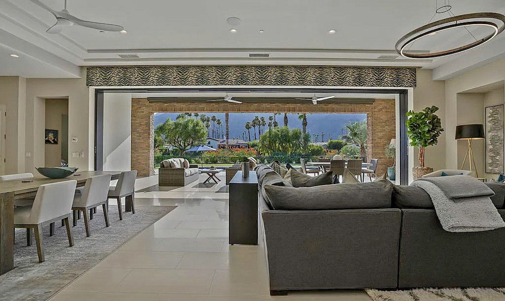 54225 Residence Club Cove living room